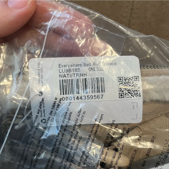 NWT Lululemon Everywhere Fleece Belt Bag - Picture 5 of 7